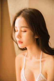 年轻的女教师2免费